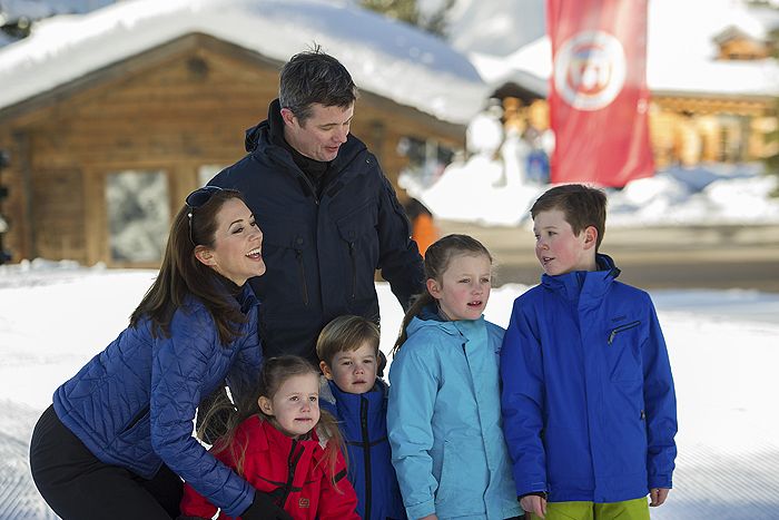 Federico y Mary de Dinamarca con sus hijos