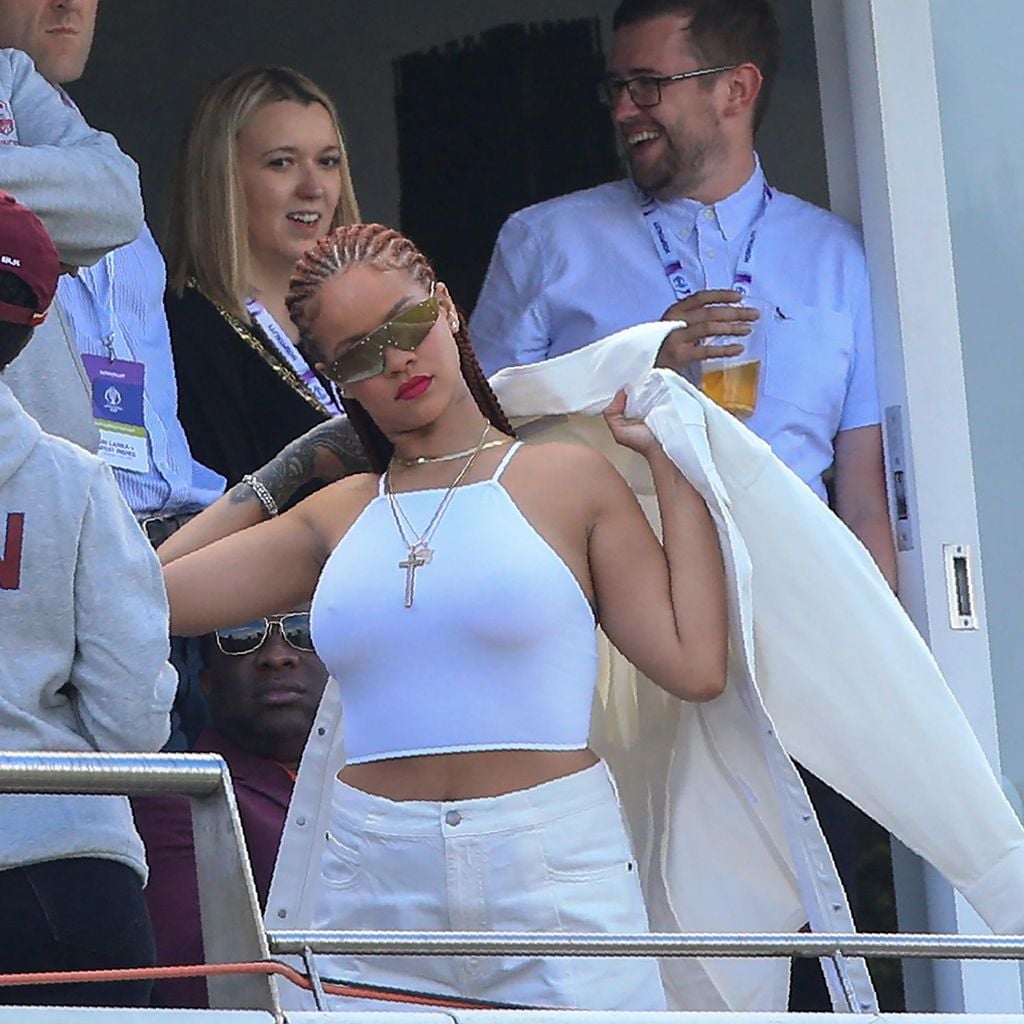 rihanna vestida de blanco