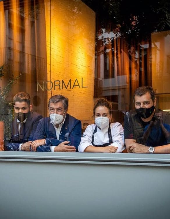 Abierto en 2021, todavía en plena post-pandemia, el restaurante Normal espera abrir sus puertas en unos días y recuperar la normalidad.