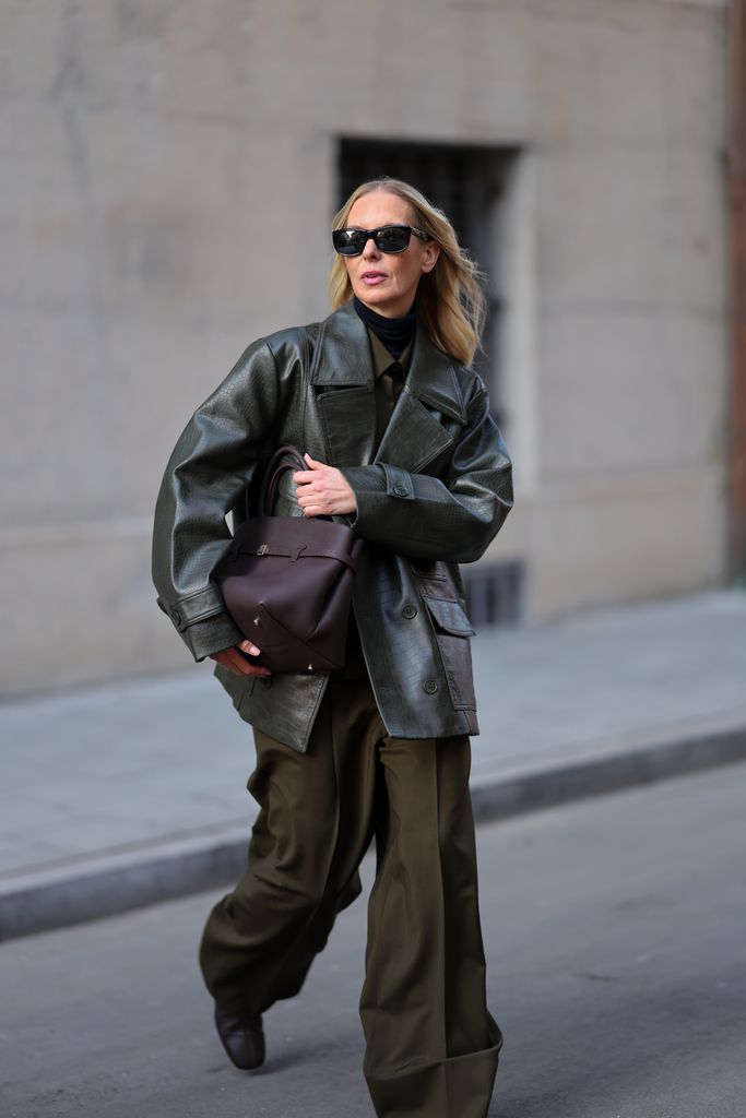 5 cosas que debe tener el bolso de trabajo perfecto para editoras de moda