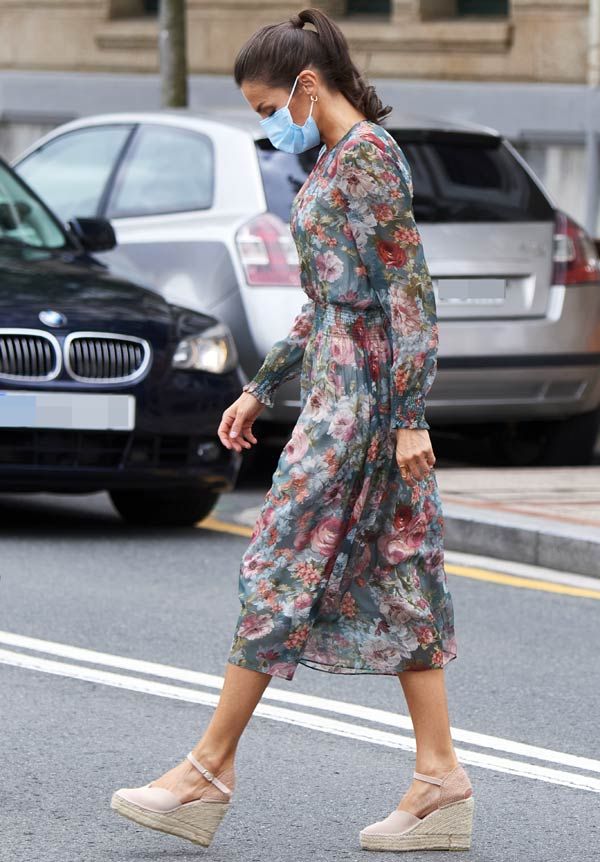 Reina Letizia con alpargatas