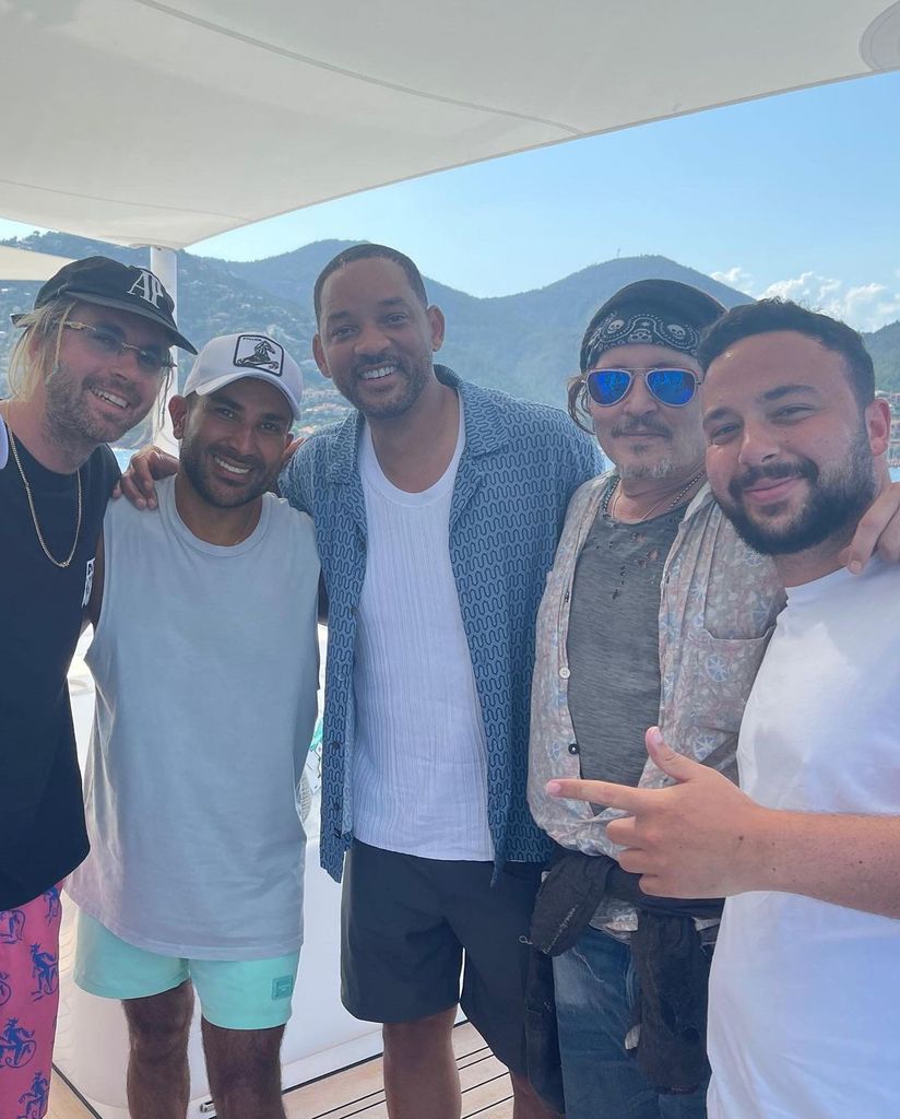 Johnny Depp y Will Smith rumbo al concierto de Andrea Bocelli en Italia, julio 2024