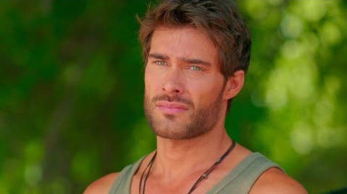 Laimagen de aventurero de César hace que pase desapercibido y no descubran cuál es el objetivo de su vuelta a España
