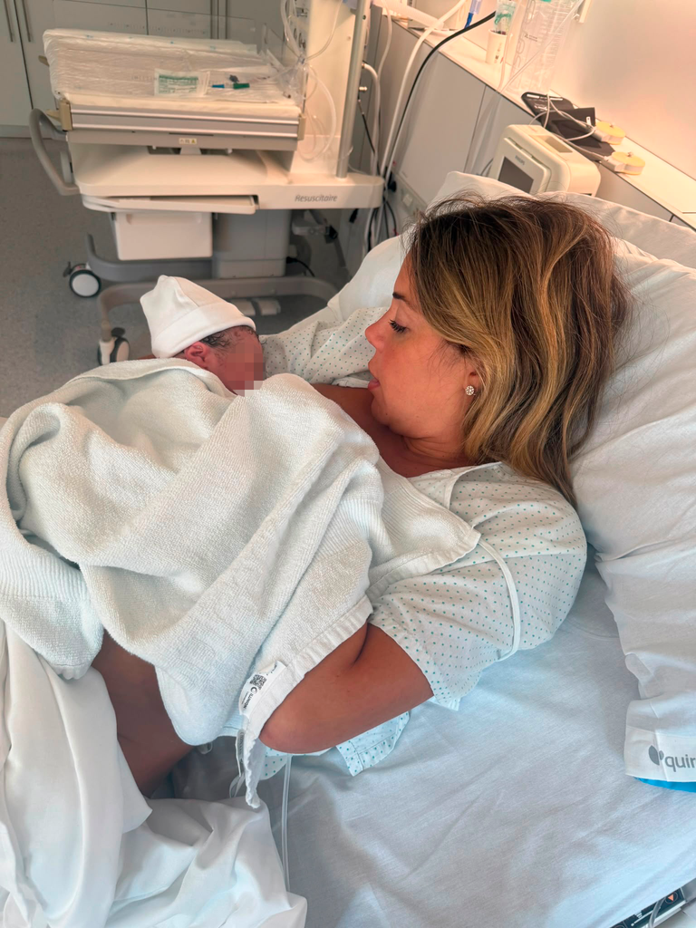 Alba, con el pequeño Sergio