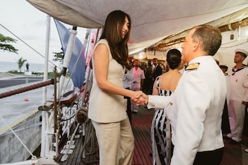 Las imágenes del encuentro de la princesa Leonor y la primera dama de República  Dominicana a bordo de 'Elcano'