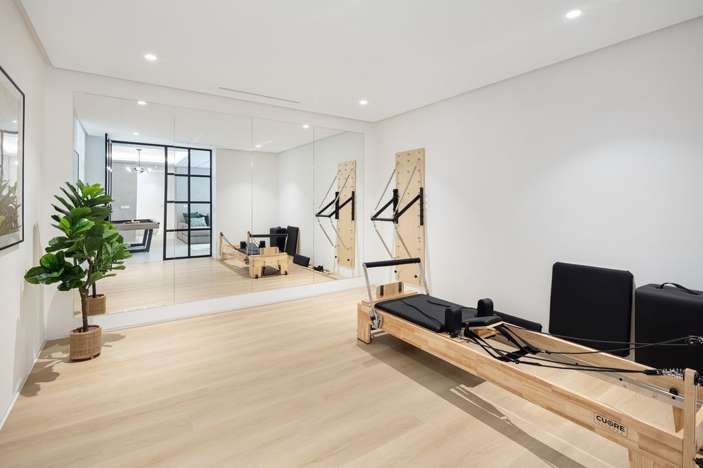 Gimnasio luminoso y amplio