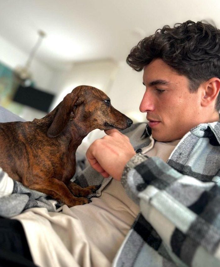 Márquez y su mascota Shira