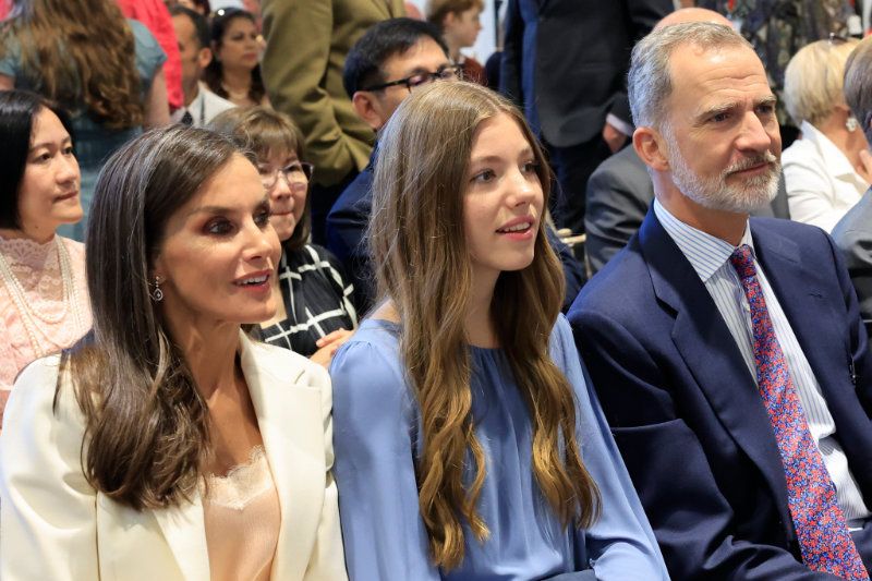 La infanta Sofía con sus padres