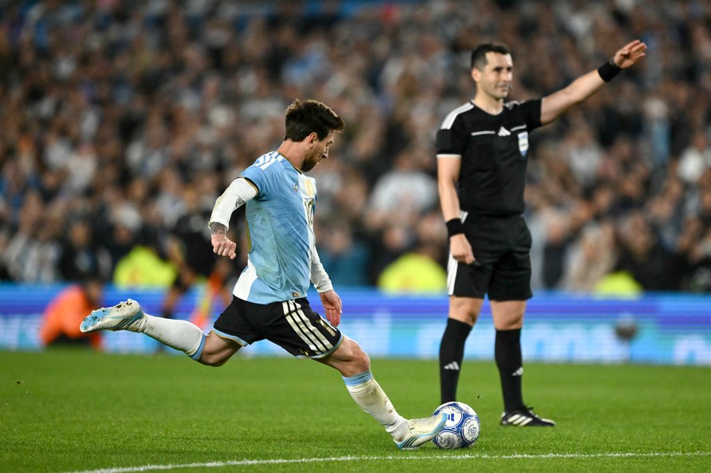 Lionel Messi anotó el tercer gol de la noche