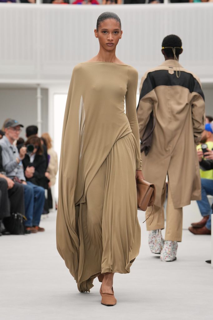 Paris Fashion Week: desfile de Loewe (Primavera/Verano 2027)