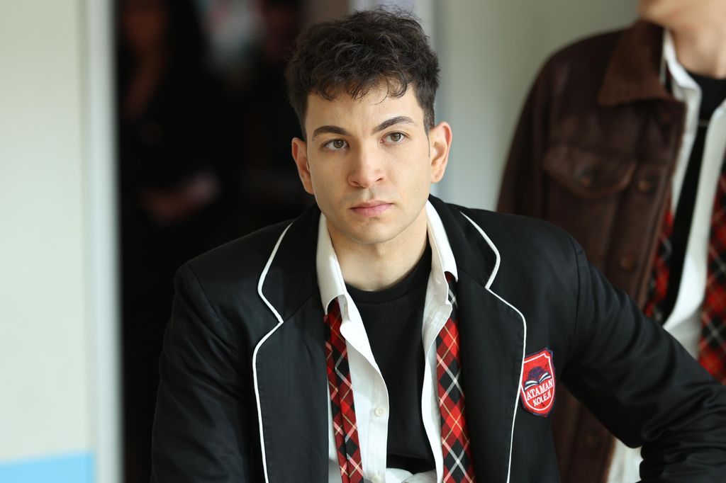 AVance de 'Hermanos': Tolga no puede más y le muestra el vídeo donde se descubre quie matóa Ahmet a Aybike
