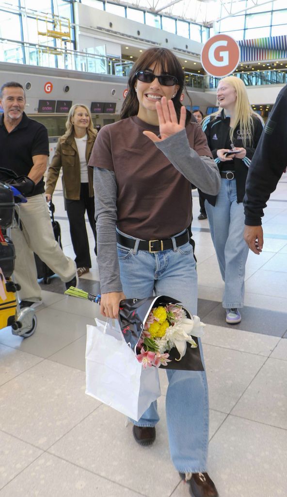 Aitana apostó por un look relajado, pero sofisticado, para su llegada a Buenos Aires.