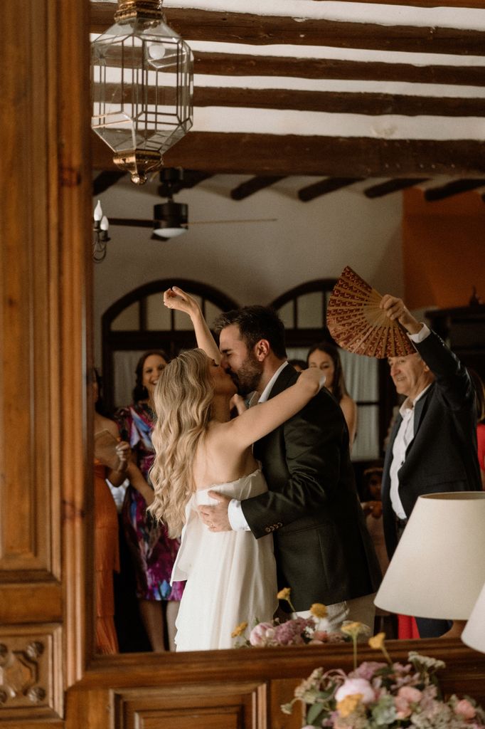 Boda civil y viral en Granada