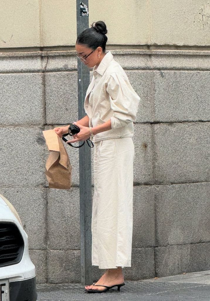Pantalones blancos y ligeros 