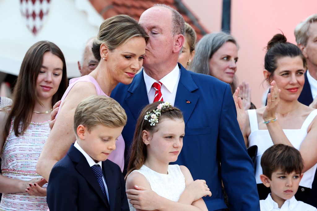 Alberto de Mónaco en la celebración de sus dos décadas en el trono, acompañado por su esposa, Charlene y sus hijos, los mellizos Jacques y Grabriella.
