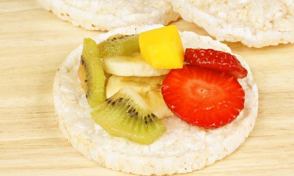 Galleta de arroz con frutas
