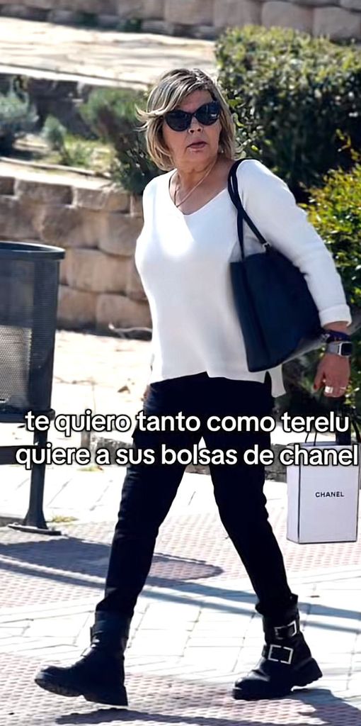 Todas las imágenes del vídeo tienen un elemento en común: aparece Terelu con una bolsa de Chanel
