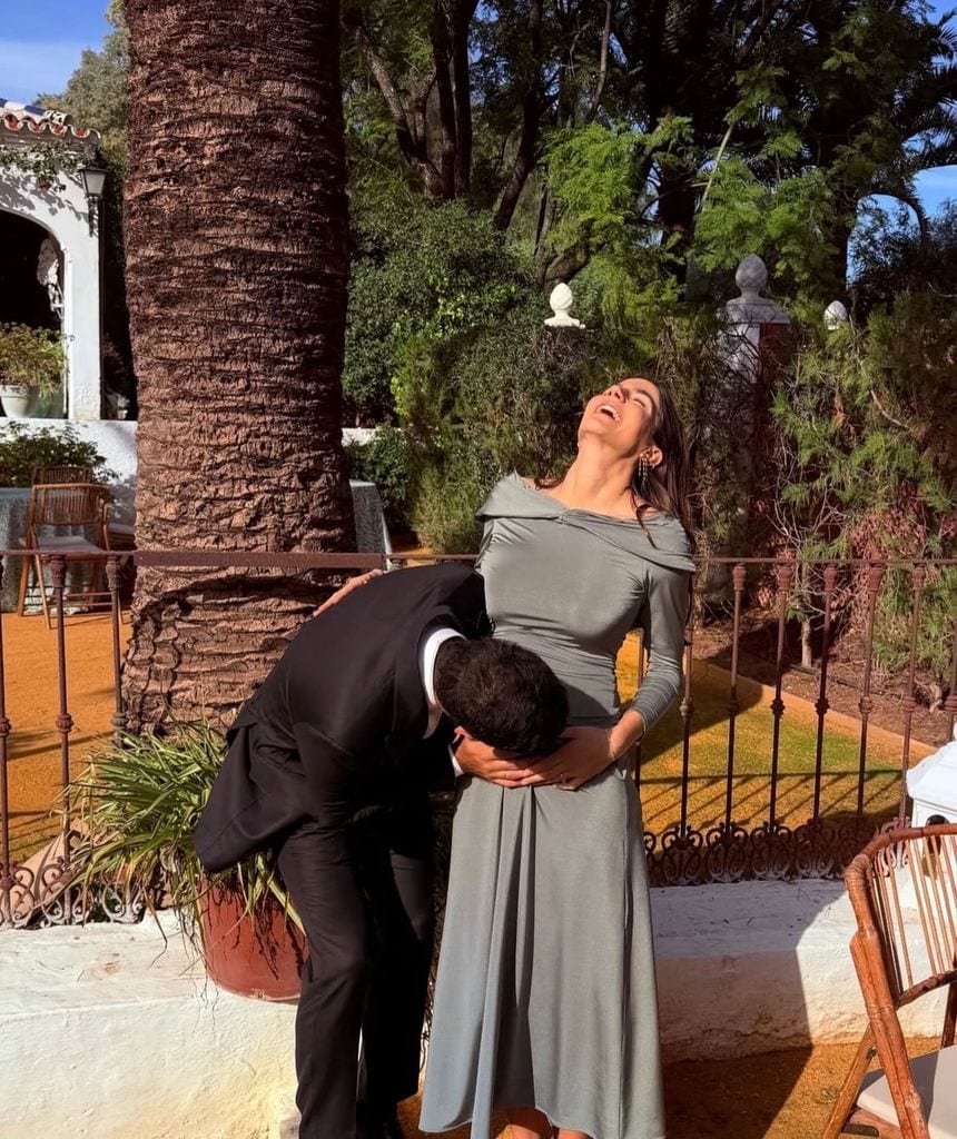 Blanca Llandres y Alberto Herrera en una boda en Sevilla.