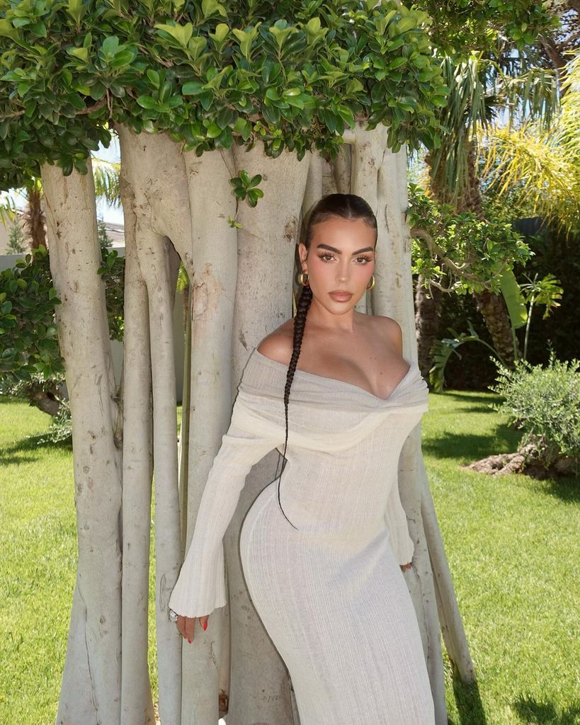 Georgina muestra cómo es el jardín exterior de su casa en Cascais