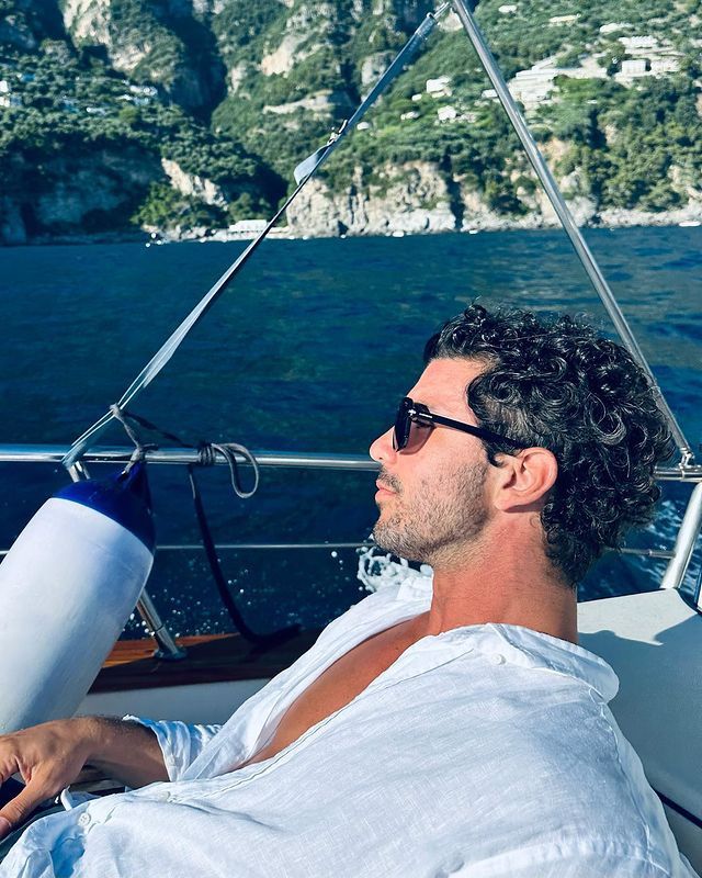 Pinar Deniz ('Secretos de familia') de vacaciones en la Costa Amalfitana con Kaan Yildirim