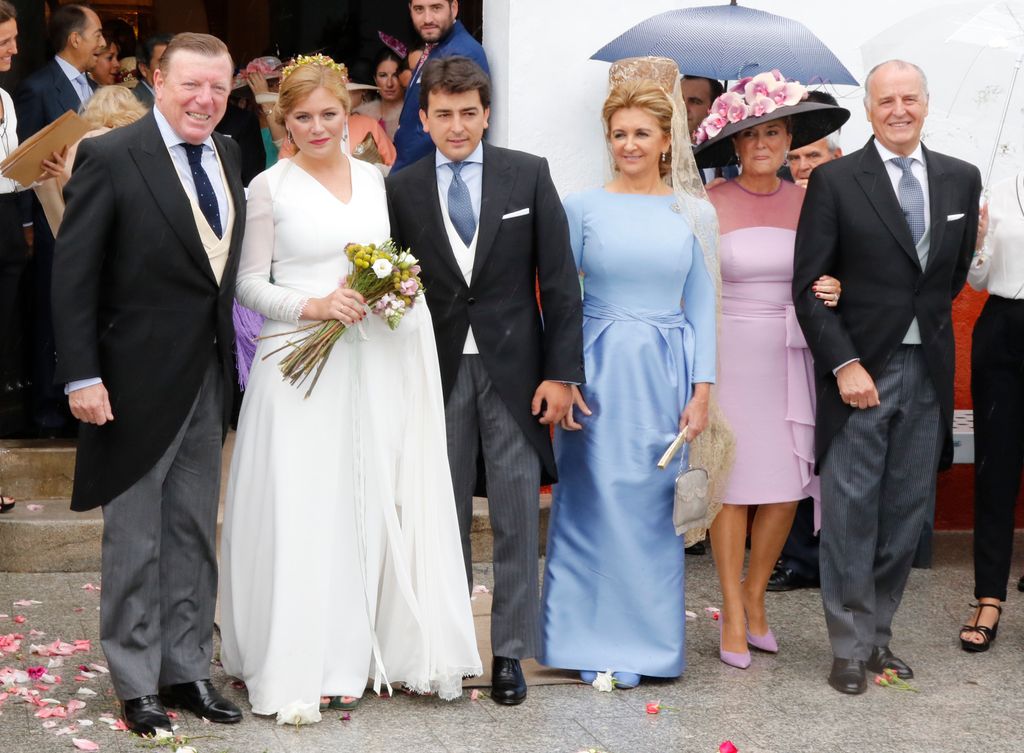 Los novios, Marta y Jaime, con sus respectivos padres