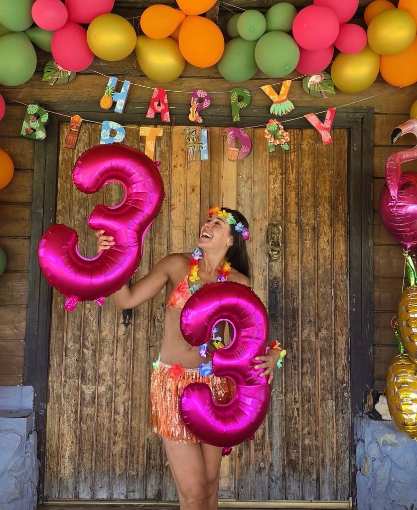 Carolina Marín celebrando su 33 cumpleaños
