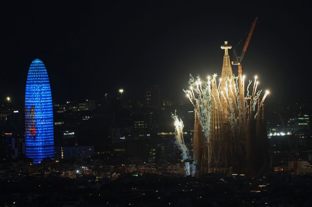 El cielo de Barcelona iluminado