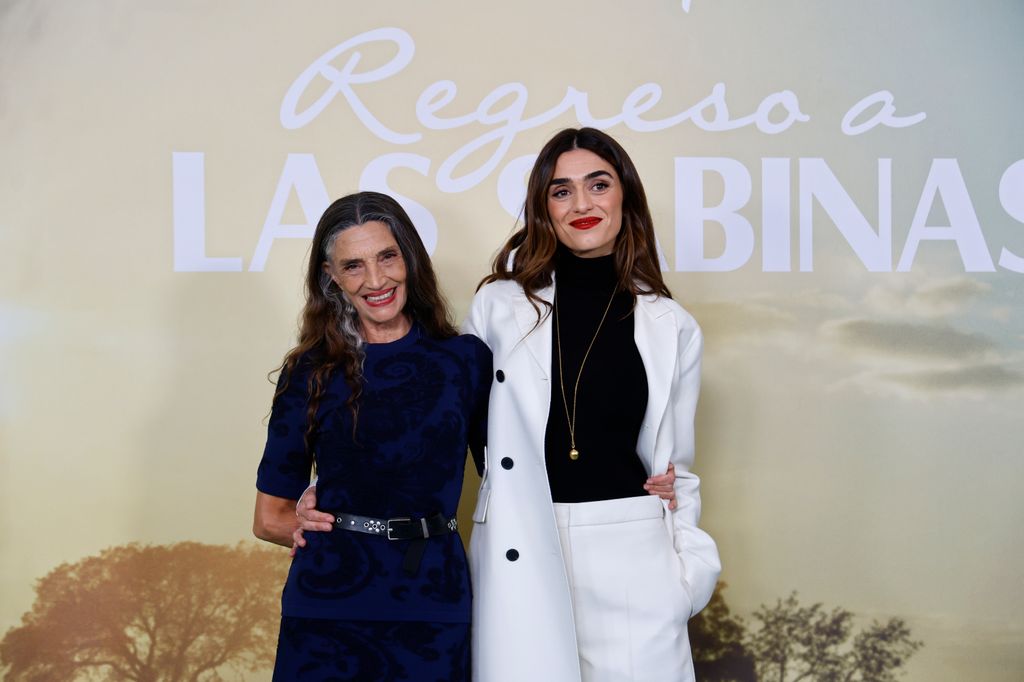 Angela y Olivia Molina