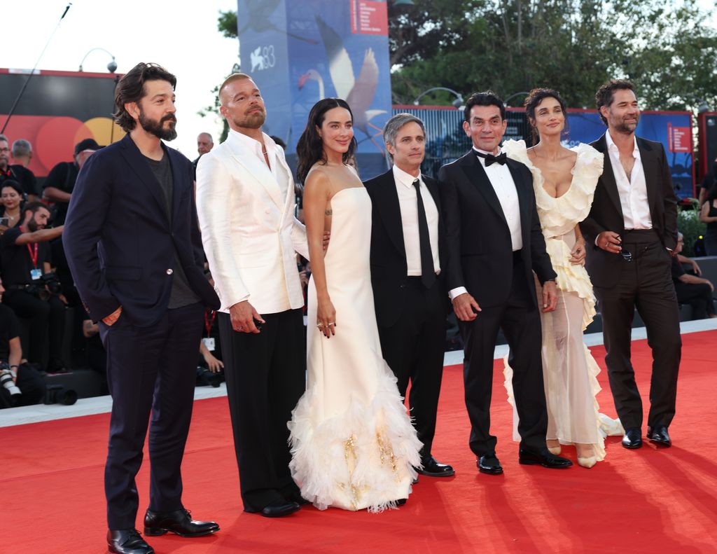 Diego Luna, Ricky Martin, Esmeralda Pimentel, Gael García Bernal, Jorge Salinas, Débora Nascimento y Manuel García-Rulfo en la premier de 'The Echo Chamber' en el Festival Internacional de Cine de Venecia, el 6 de septiembre de 2026, en Venecia, Italia.