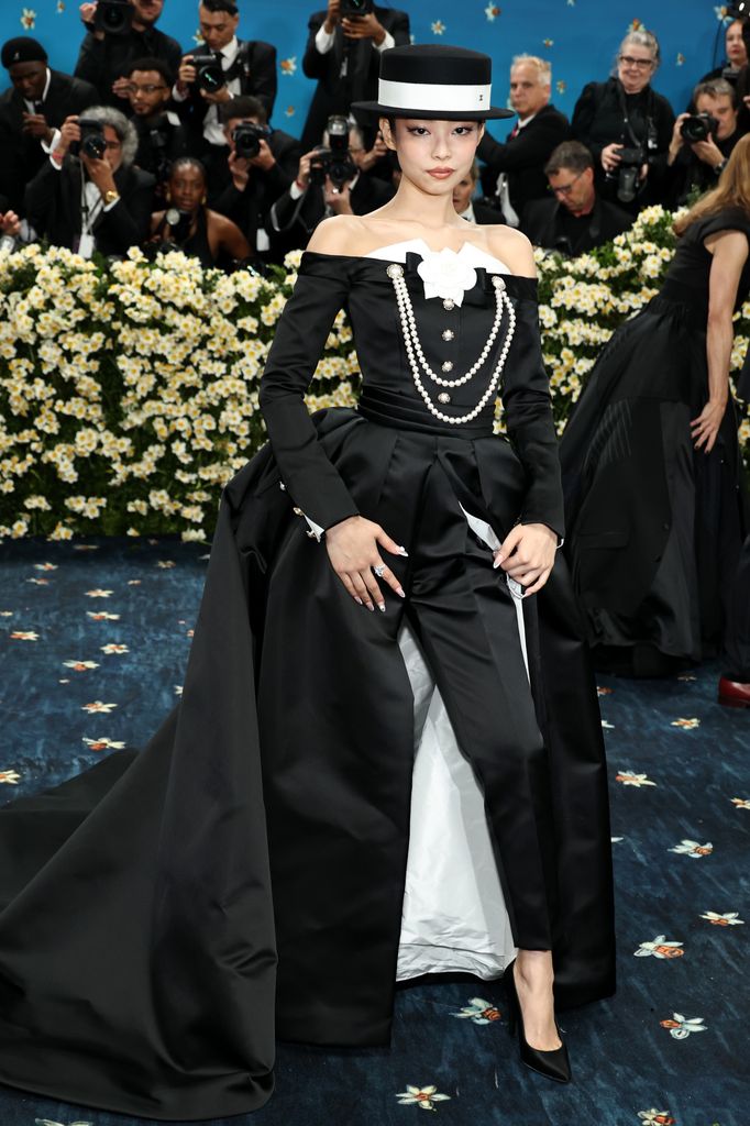 Jennie en la alfombra roja de la MET Gala 2025