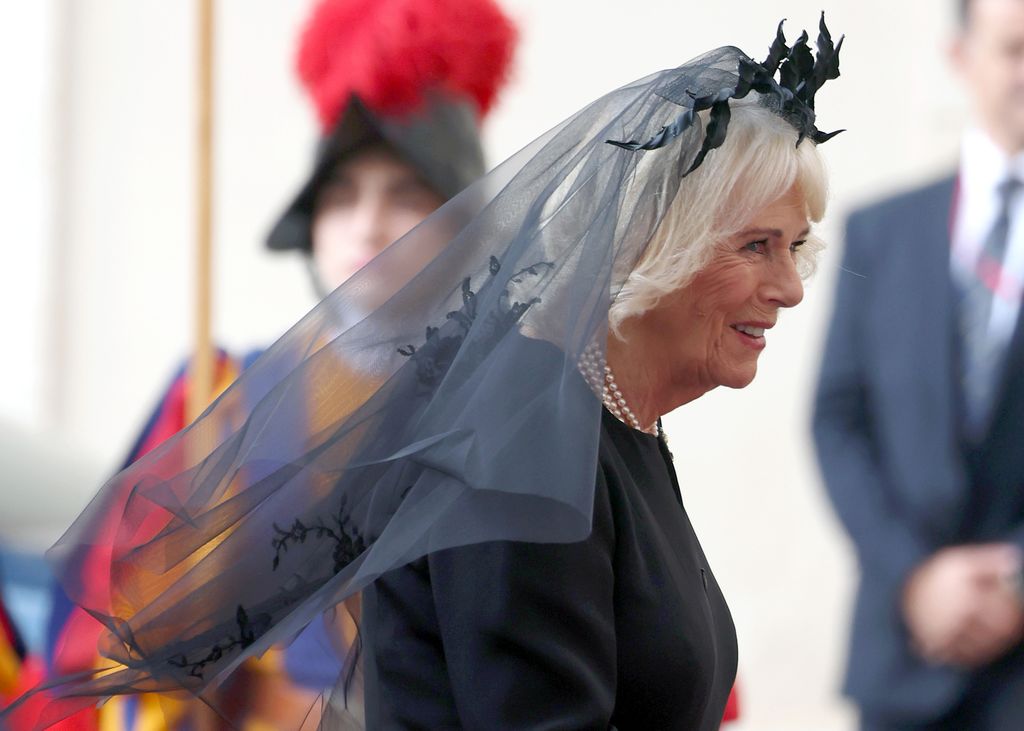La reina Camilla y Carlos III visitan el Vaticano
