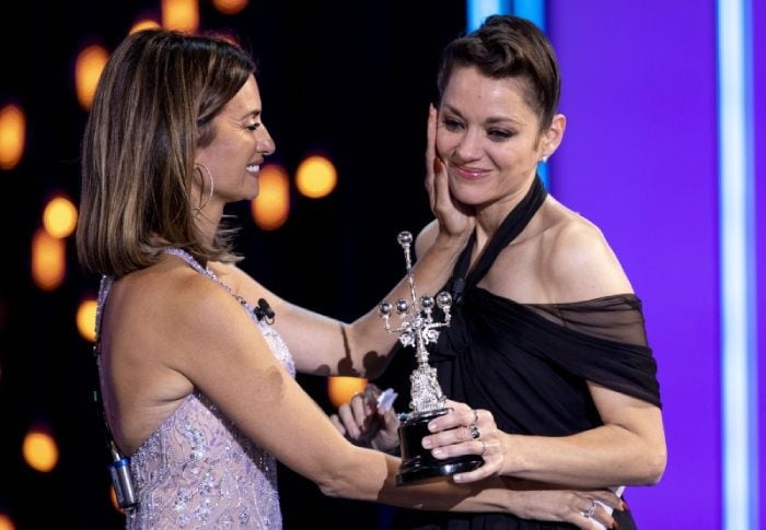 Penélope Cruz sorprende a Marion Cotillard en el Festival de Cine de San Sebastián