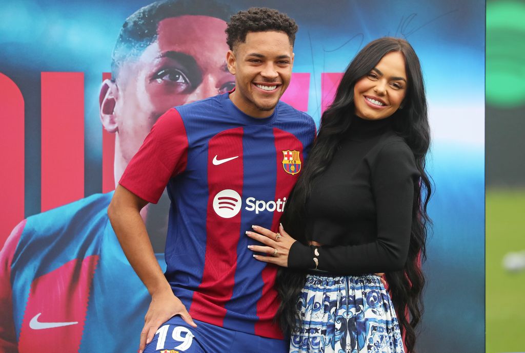Vitor Roque y su mujer Dayana Lins