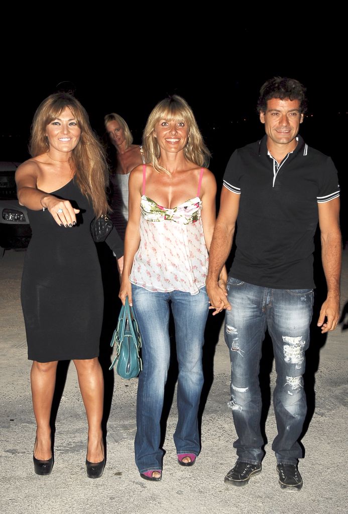 Amaia Montero, Cayetana Guillén Cuervo y Omar Ayyashi en Ibiza en verano de 2009
