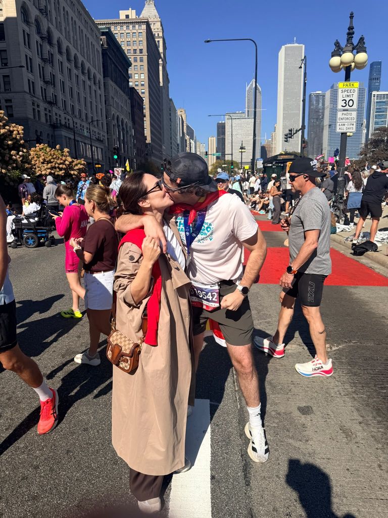 La marquesa de Griñón y su marido se funden en un beso, después de una de las carreras más complicadas para Iñigo