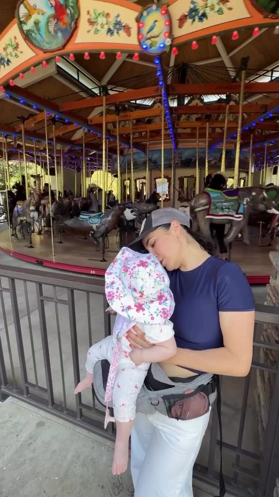 Martha Higareda dejó ver lo mucho que han crecido sus hijas.