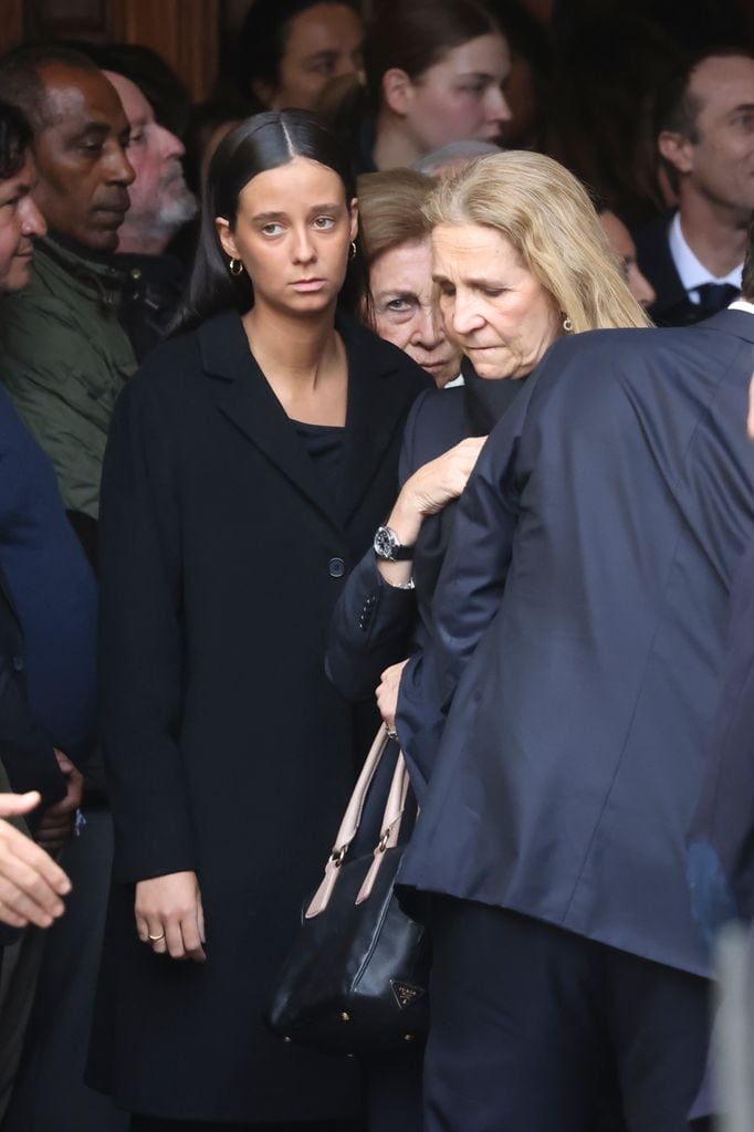 Doña Elena con su hija en una imagen perteneciente al funeral de Fernando Gómez-Acebo