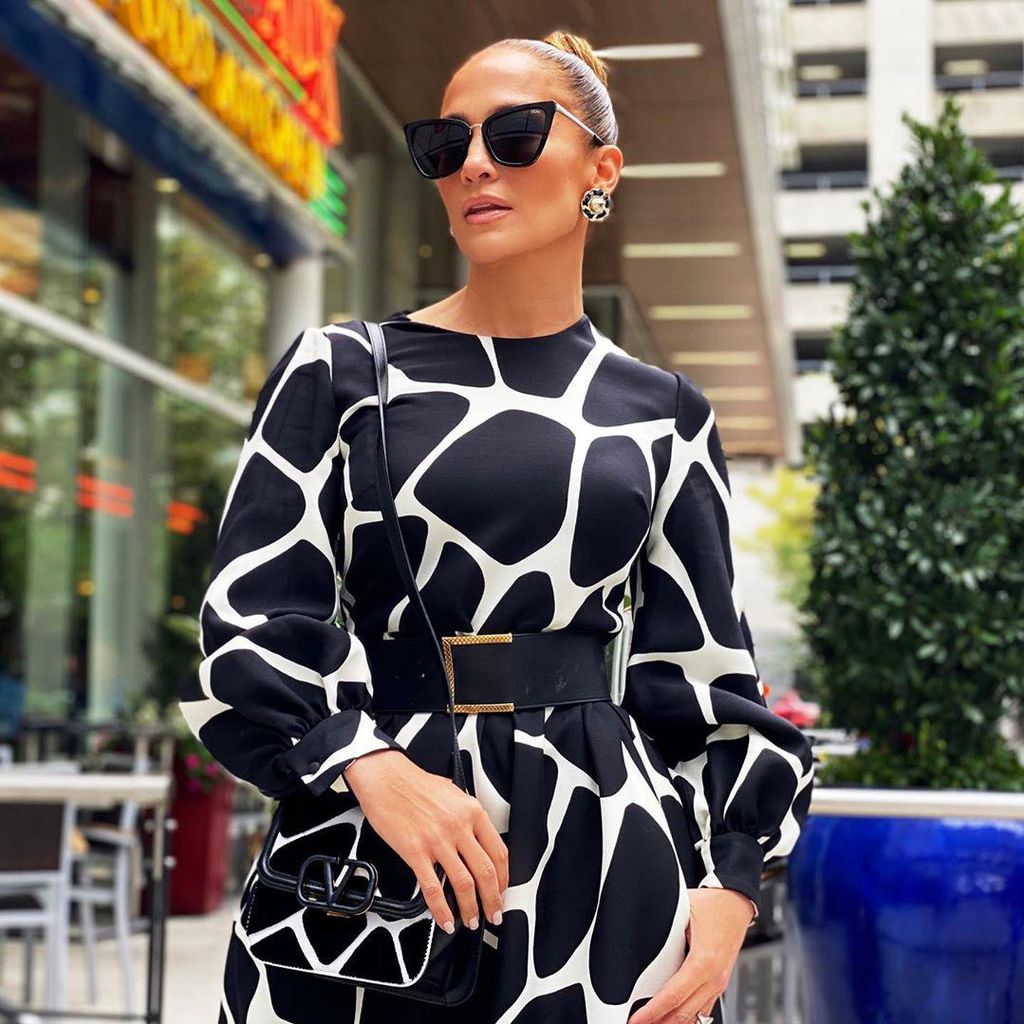 Jennifer López apuesta por prendas que están en tendencia