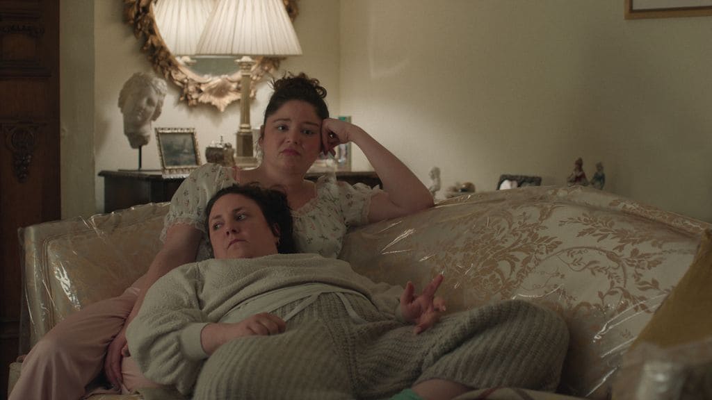Lena Dunham junto a Megan Stalter, directora y protagonista de 'Sin medida'