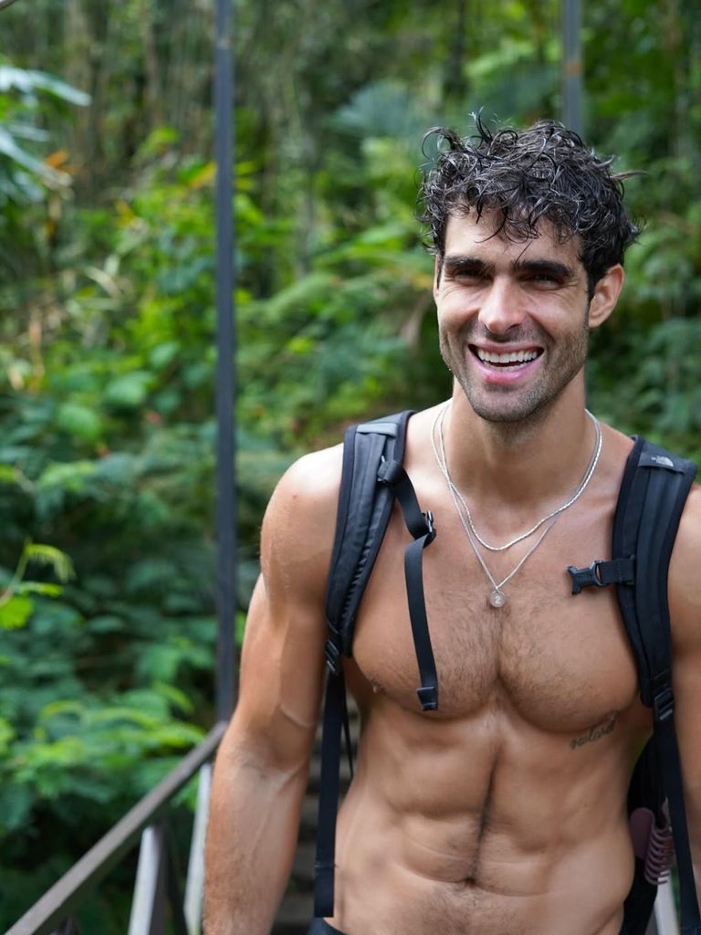 El actor Juan Betancourt, Bali, cascada Leke Leke