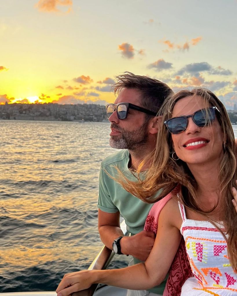 José Yélamo y Paula del Fraile disfrutando de un atardecer en Turquía