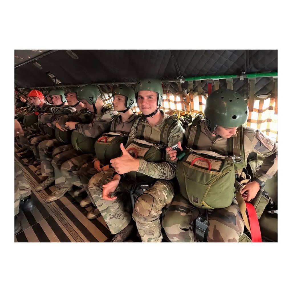 Gabriel de Bélgica de maniobras militares