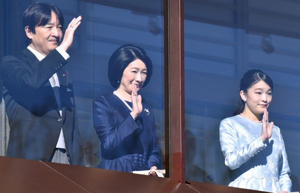 Princesa Mako con sus padres