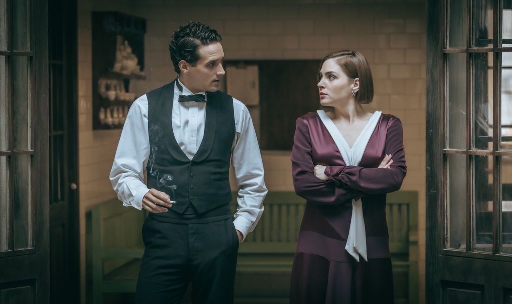 Tras descubrir que tenía una relación paralela, Ana rompe con Roberto
