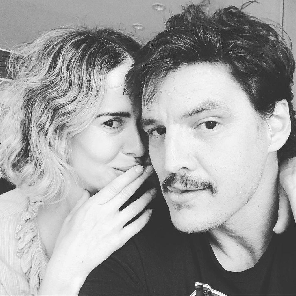 Sarah Paulson y Pedro Pascal