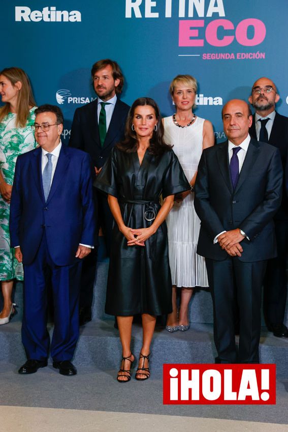 Reina Letizia con un vestido de cuero en los premios Retina ECO 