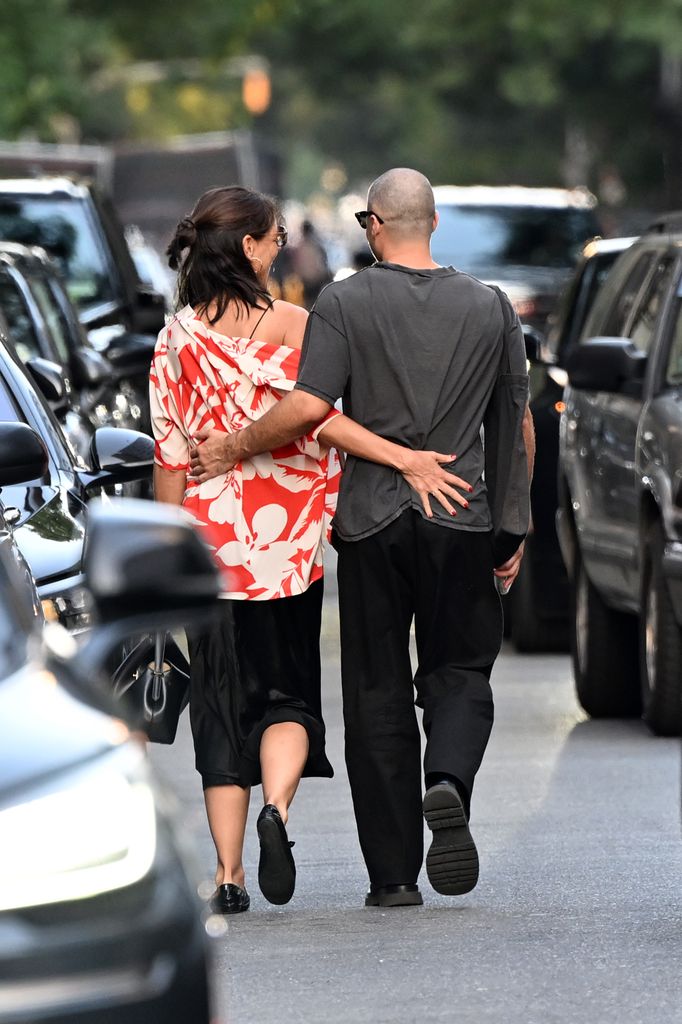 Katie Holmes y Jason Bard Yarmosky mostraron cercanía y complicidad en su cita.