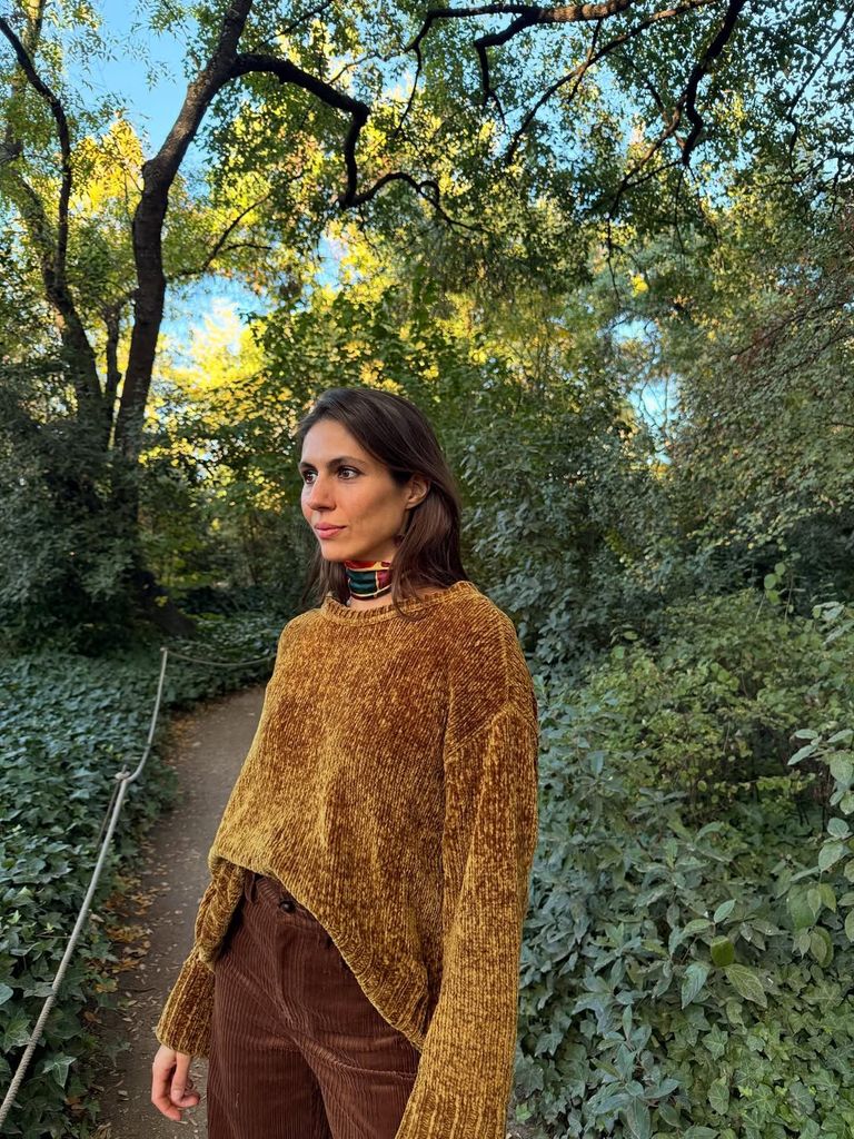 Un jersey, un pañuelo y dos looks: Ana Cristina Portillo