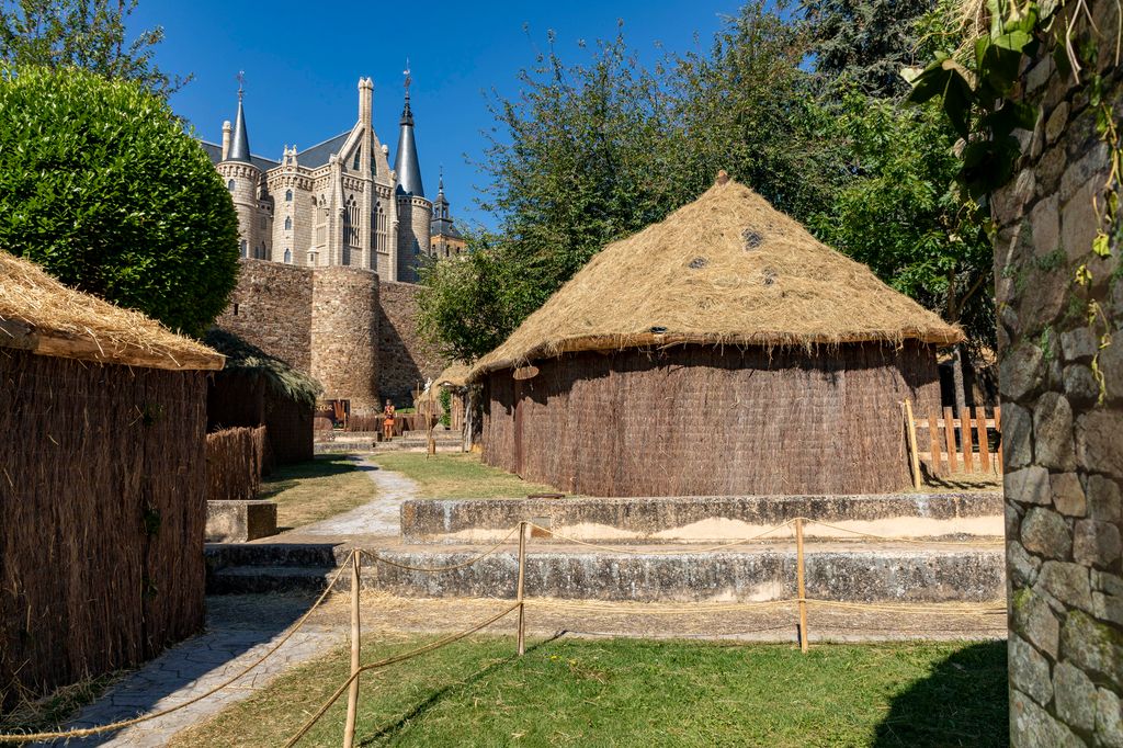 Choza astur. Campamento, Astorga, León