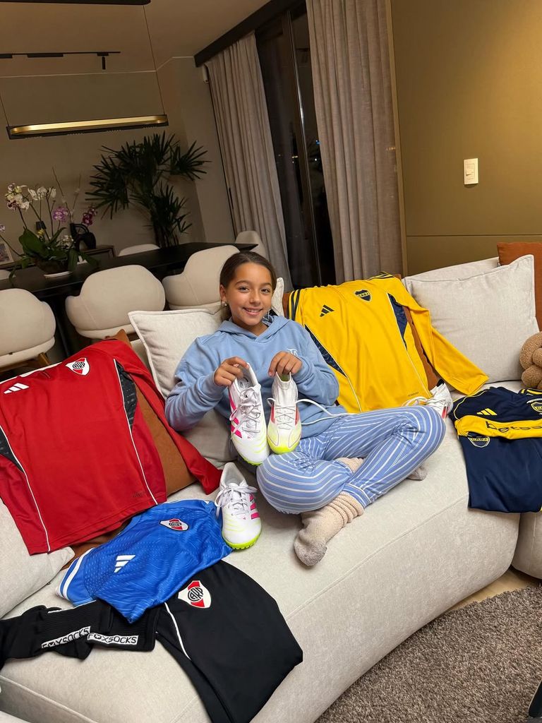 Alaïa está lista para apoyar a sus equipos y jugadores favoritos desde casa